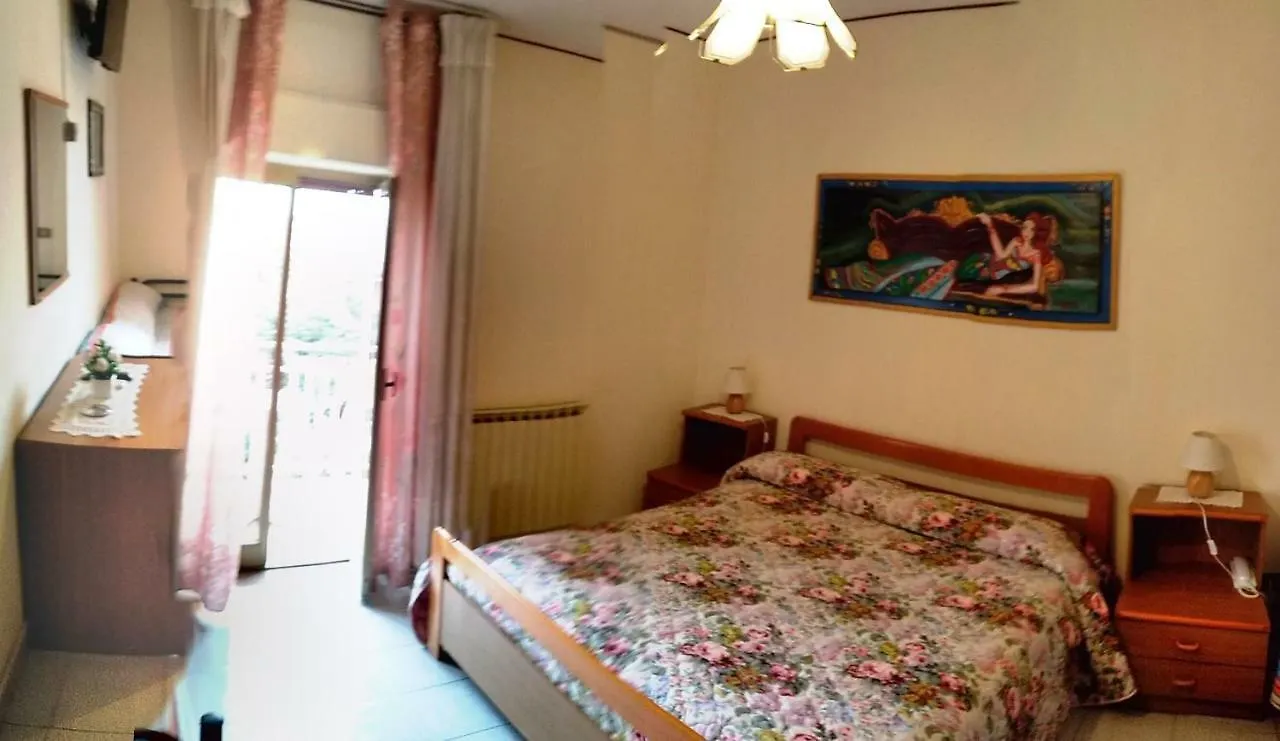 Hotel Eliseo Giardini-Naxos 2*,